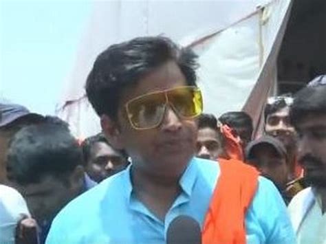 BJP candidate Ravi Kishan calls Shashi Tharoor 'angrez aadmi'