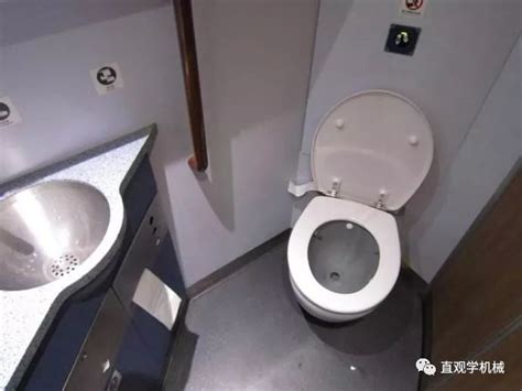 外出旅行高铁厕所怎样用？知道这个窍门，避免发生特殊情况