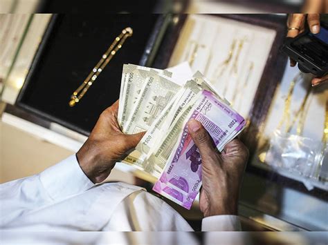 How savvy shoppers undermined India's great cash swap