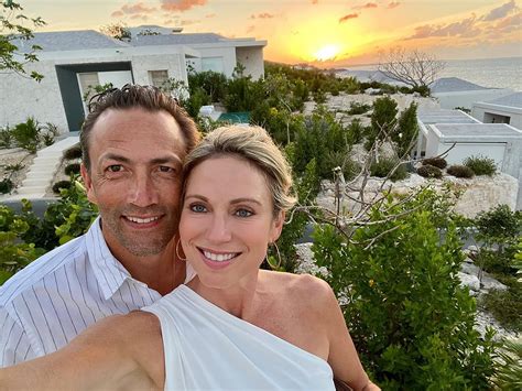 Andrew Shue deletes photos of wife Amy Robach amid T.J. Holmes scandal