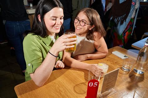 Lesbian Bars in Los Angeles Change With the Times - The New York Times