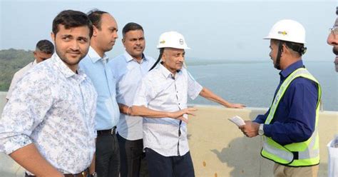 Goa CM Manohar Parrikar should be allowed to deal with illness without ...