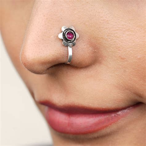 Stone Studded Beautiful Nosepin – StylishKudi