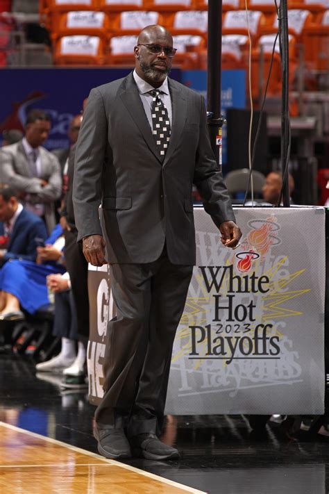 Shaquille O’Neal Says He Couldn’t Even Walk Up Flight Of Stairs Before ...