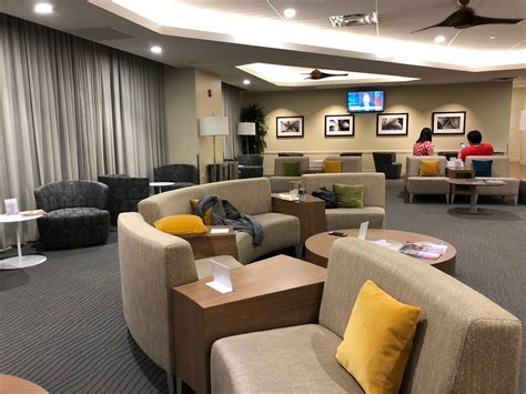 Review: Hawaiian Airlines Plumeria Lounge Honolulu (HNL) - Live and Let ...