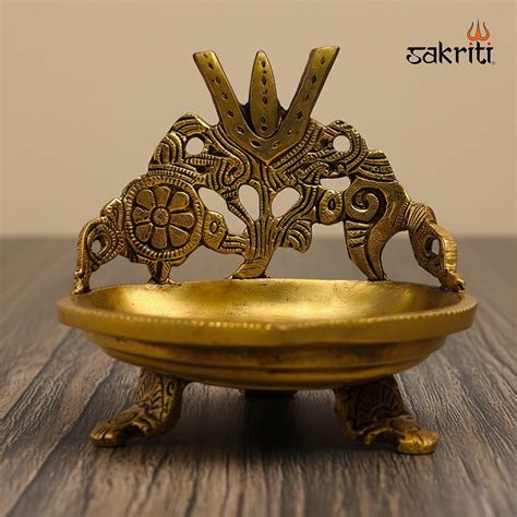Brass Shankh Chakra Vilakku – 4.8 Inch | Sacred Oil Lamp for Temple ...