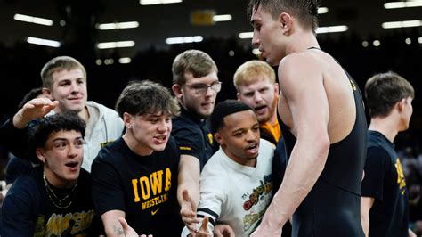 Iowa vs Oklahoma State recap: Hawkeyes defeat Cowboys in Carver dual