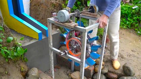 农村小伙自制小型水力发电站，发电量可以带动抽水机进行浇水？_腾讯视频