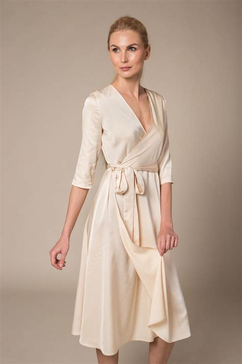 Ivory three quarter V neck silk polyester midi dress - Le Parole