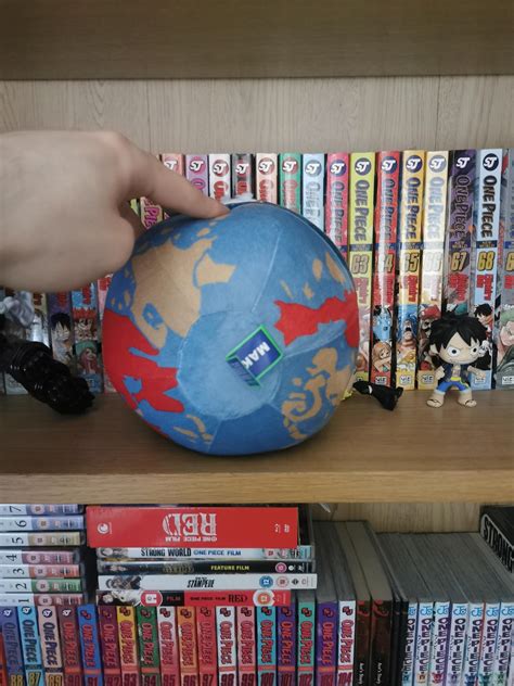 Finally got my one piece globe plush : r/JustOnePiece