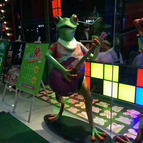 玻璃钢青蛙王子雕塑来了! - 杜克实业