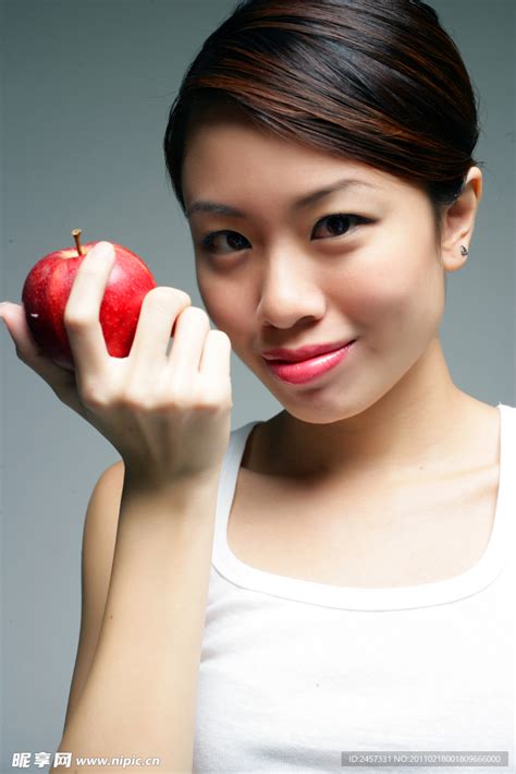 手拿苹果的美女摄影图__人物摄影_人物图库_摄影图库_昵图网nipic.com