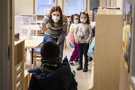 Staffing grows in Chicago Public Schools even while enrollment drops ...