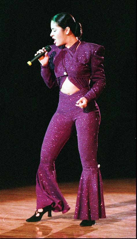 Selena | Selena quintanilla outfits, Selena quintanilla fashion, Selena ...