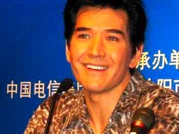 费翔昨抵沈阳准备开唱 自曝年龄已经43岁(多图)-搜狐娱乐
