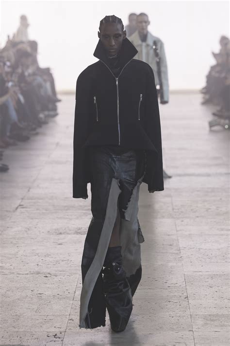 Rick Owens Fall 2025 Ready-to-Wear Runway, Fashion Show & Collection ...