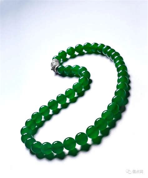 【雅昌快讯】6296.3万！顶级帝王绿翡翠珠项链在香港苏富比成交
