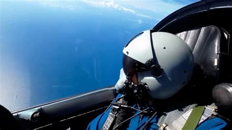 东部战区飞行员目视距离俯瞰祖国宝岛海岸线和中央山脉_腾讯视频