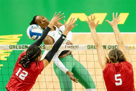 No. 12 Oregon volleyball swept by No. 2 Nebraska - oregonlive.com