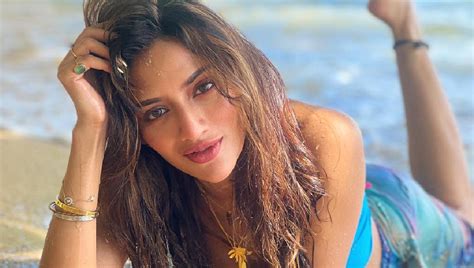 Nusrat Jahan wore a bikini posed lying on the sand would be heartbroken ...