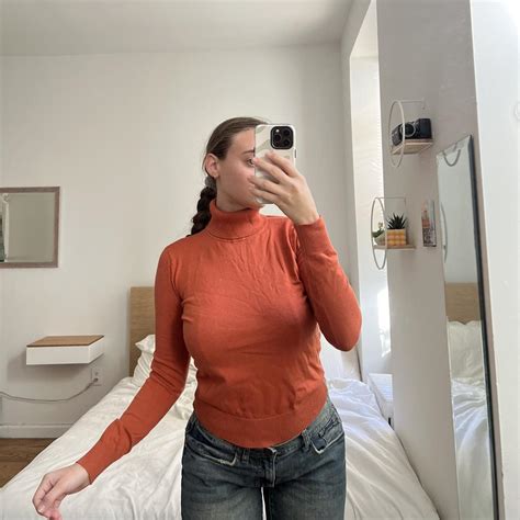 y2k burnt orange turtleneck sweater! size small by... - Depop
