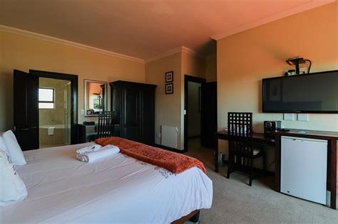 KWANTU GUESTHOUSE 3 (Cape Town/Milnerton) - Hotel Reviews, Photos, Rate ...