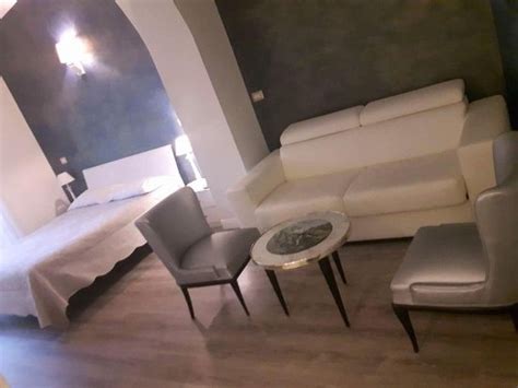 ANFITEATRO SUITE (Rome) - Guesthouse Reviews, Photos, Rate Comparison ...