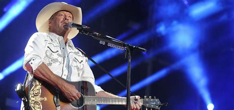 Alan Jackson Plans To Open Honky Tonk In Nashville This Year - Country ...
