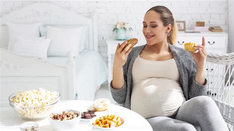 Pregnancy Cravings: When Do They Start and Why? | Sarah Remmer