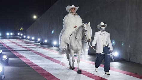 Alien and UFO Encounters 的图像结果