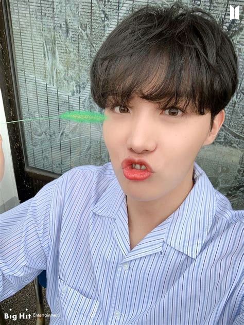 J-Hope avec plume - puzzle en ligne