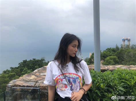 她叫李润青，中国传媒大学专业全国第11 、18级新生，身高165cm