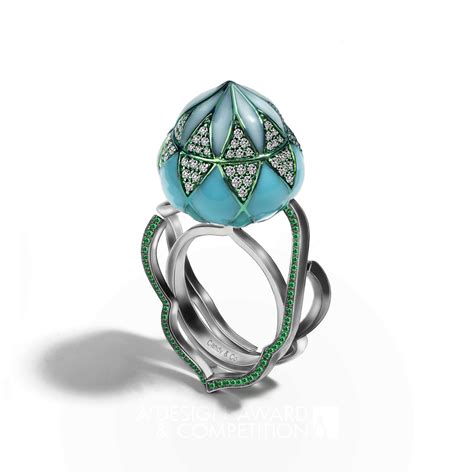 Troitsk Emerald Ring by Zheyu Wang