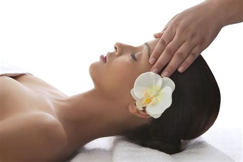 Hawaiian Lomi Lomi Massage – The Healthy Practice