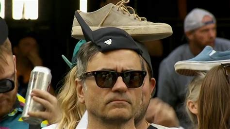 AL Wild Card Series - Seattle Mariners fans unveil the rally shoe - ESPN