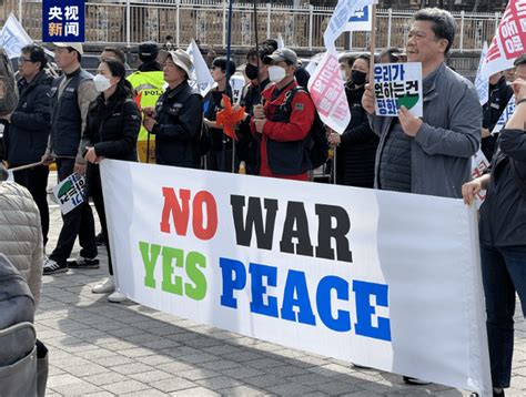 韩国市民团体举行集会 抗议韩美大规模军演_田旻佳_首尔_龙山区