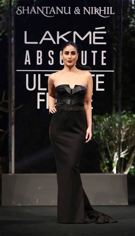 Kareena Kapoor Khan makes a bold statement at Lakme Fashion Week SR ...