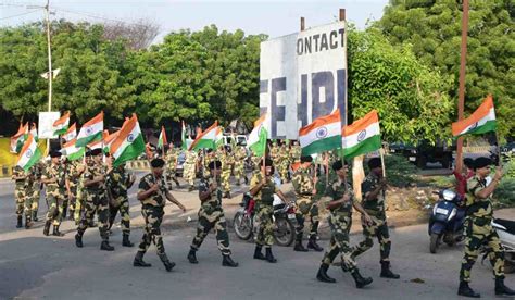 Kutch: 'હર ઘર તિરંગા' અભિયાનમાં જોડાવાની અપીલ સાથે BSF જવાનોએ યોજી ...