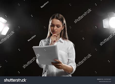 Professional Actor Reading a Script 的图像结果
