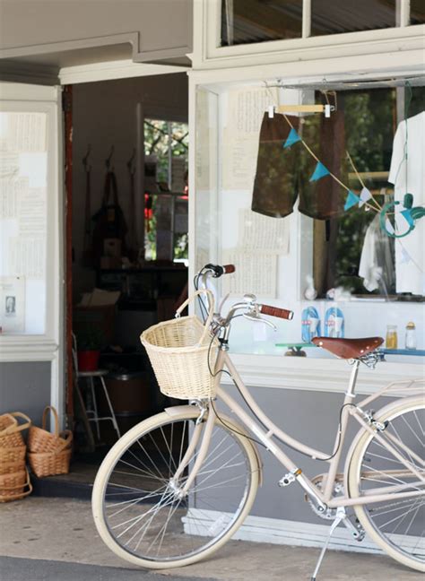 Corner Store Interior 的图像结果
