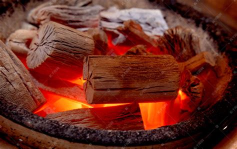 仿木炭型烧烤炉A款（木屋款）-创绿欧匠