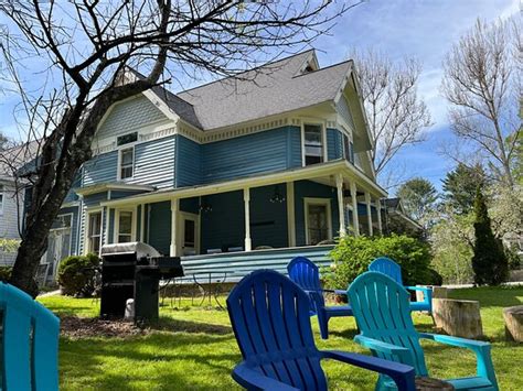 MEADOWOOD INN (Arkville) - Inn Reviews, Photos, Rate Comparison ...
