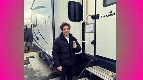 Ethan Slater Height, Weight, and Body Measurements - Nowcelebbio