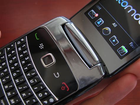 REVIEW: BlackBerry Style 9670 - RIM's Next Flip