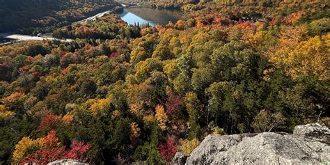 Peak color arrives for popular leaf peeping destinations