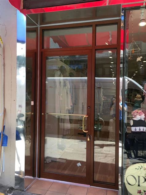 Storefront Window Installation 的图像结果