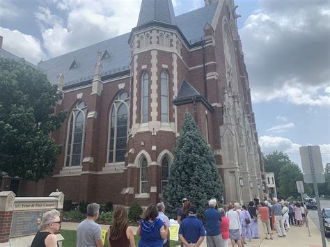 Padre Pio relics attract thousands to Naperville - Axios Chicago