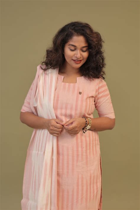 RANGOLI-Peach – AYNI