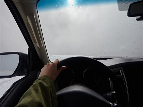 Defog Windshield: Remove Fog from Car Windshield Glass Quickly