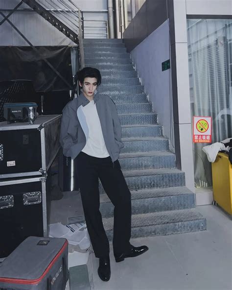 Interesting Facts About Zhang Linghe, the Handsome Chinese Actor Who Used to Study Engineering